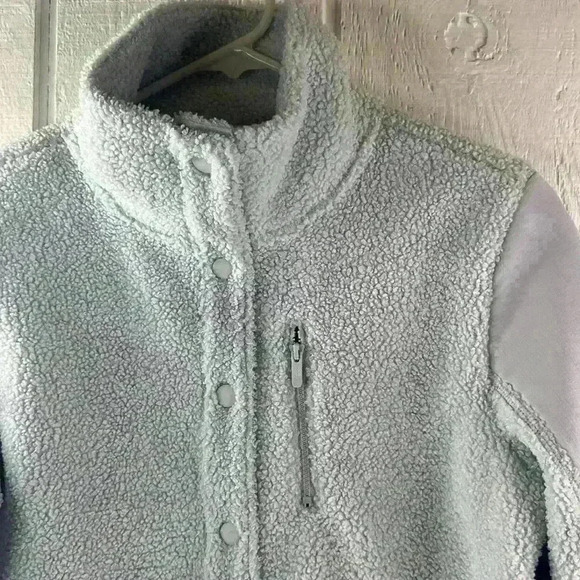 FLX Women’s Size XS Light Gray 4 Pocket Snap Up Long Sleeve Boucle Fleece Jacket - Picture 2 of 8